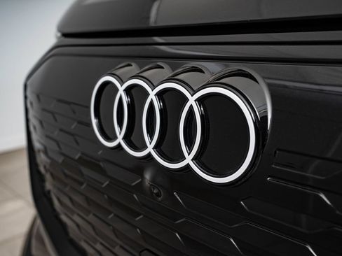 Used 2025 Audi Q6 e-tron Premium Plus w/ Premium Plus AWD/4WD image 3