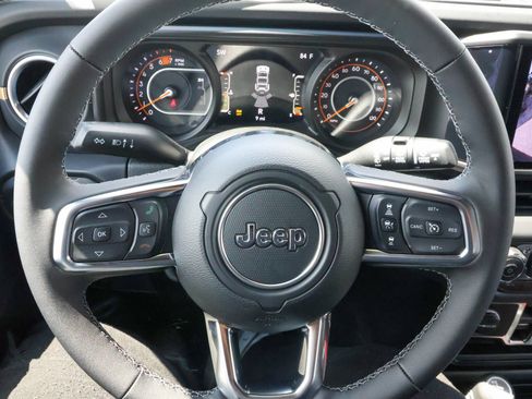 New 2026 Jeep Wrangler Unlimited Sahara AWD/4WD image 28