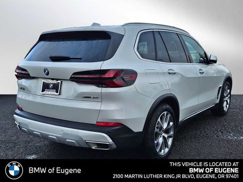 Used 2024 BMW X5 xDrive40i w/ Premium Package image 3