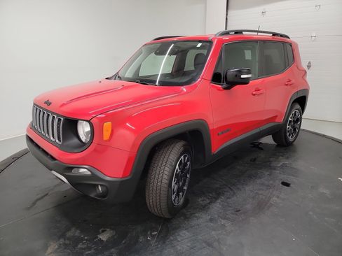 Used 2023 Jeep Renegade Latitude AWD/4WD image 3