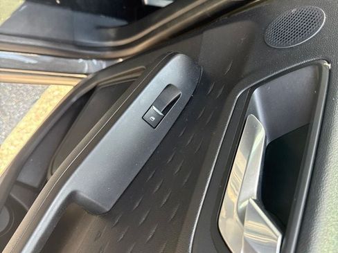 Used 2020 Ford Escape Titanium AWD/4WD image 32