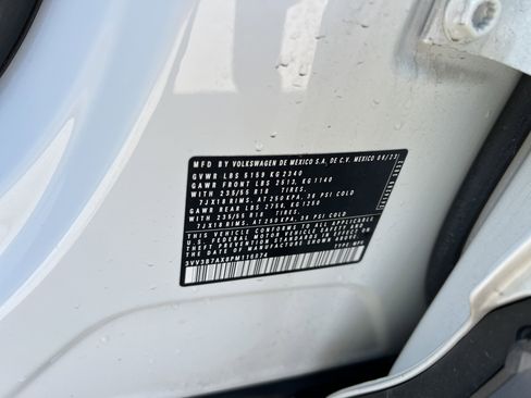 Certified 2023 Volkswagen Tiguan SE image 32