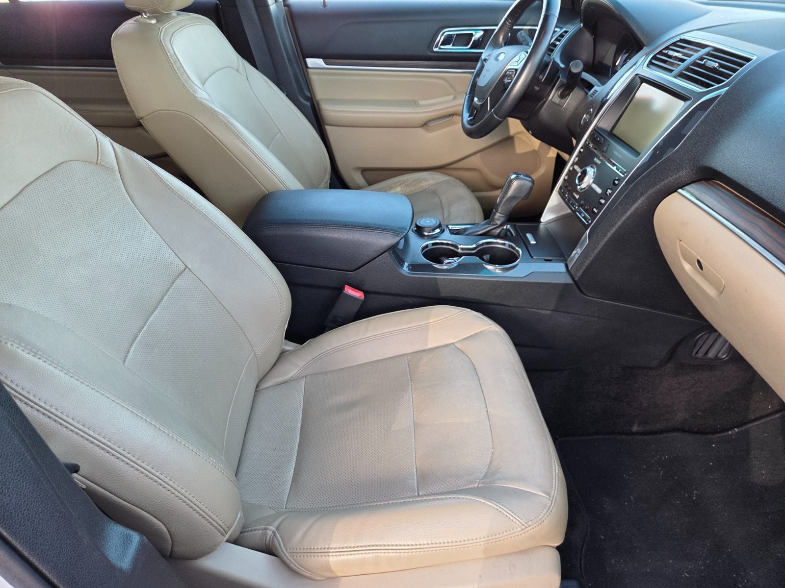 Used 2016 Ford Explorer Limited w/ Equipment Group 301A AWD/4WD image 17