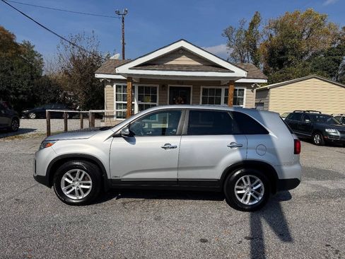 Used 2014 Kia Sorento LX AWD/4WD image 3