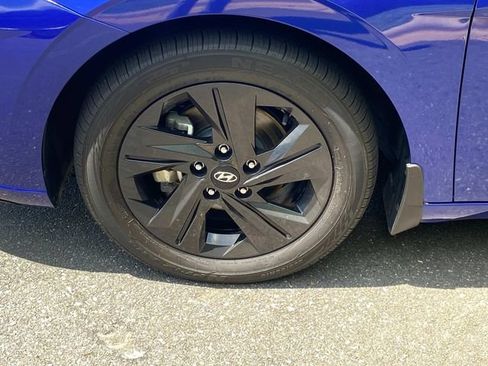 Used 2023 Hyundai Elantra Blue FWD image 6