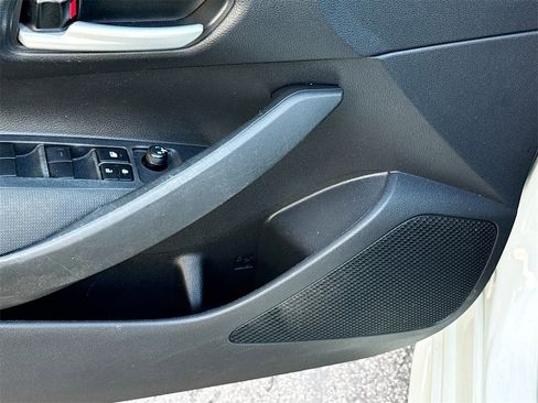 Used 2021 Toyota Corolla LE image 19