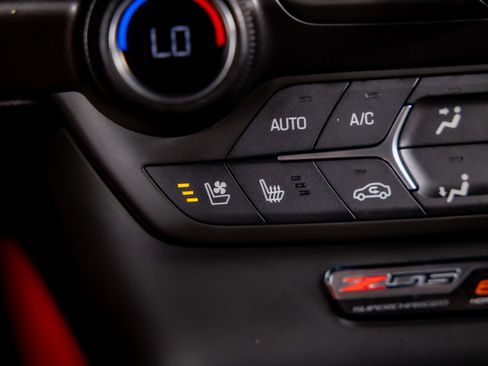 Used 2016 Chevrolet Corvette Z06 w/ 2LZ Preferred Equipment Group image 16