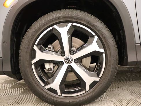 Used 2025 Volkswagen Tiguan SE w/ Panoramic Sunroof Package AWD/4WD image 6