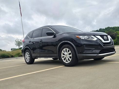 Used 2018 Nissan Rogue S FWD image 5