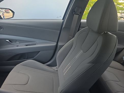 Used 2025 Hyundai Elantra Hybrid w/ Cargo Package FWD image 27