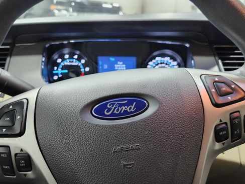 Used 2016 Ford Taurus SE image 22