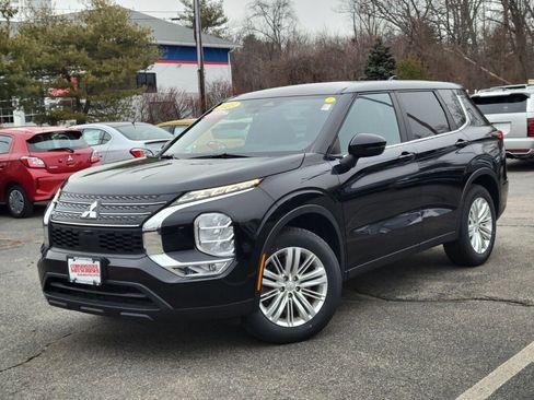 Used 2022 Mitsubishi Outlander ES image 1