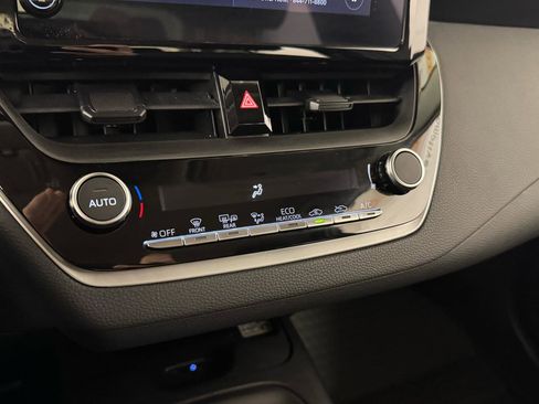Used 2025 Toyota Corolla LE w/ LE Premium Package FWD image 22
