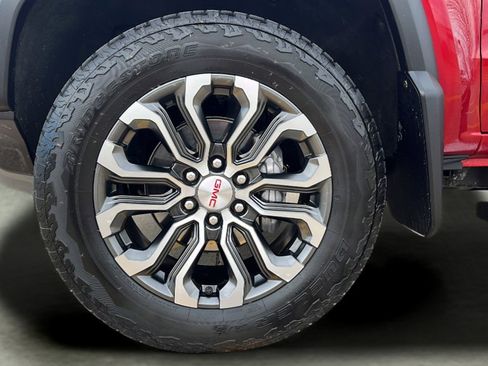 Used 2024 GMC Canyon Denali image 14