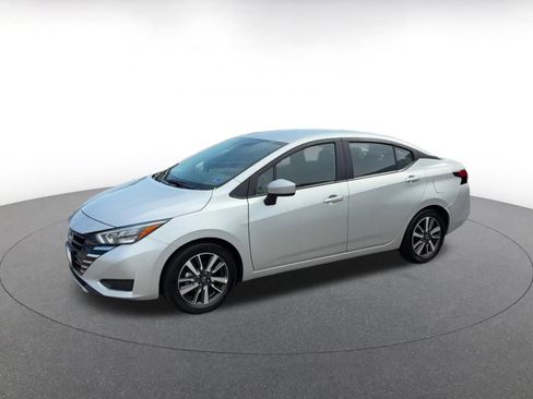 Used 2025 Nissan Versa SV FWD image 8