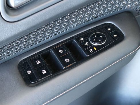 Used 2023 Nissan Ariya AWD image 14