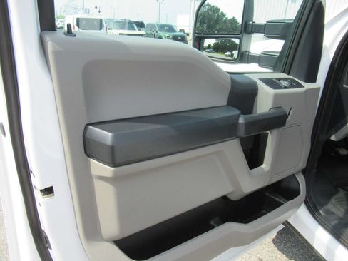 Used 2022 Ford F250 XL w/ Power Equipment Group RWD image 10