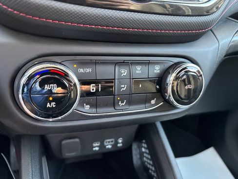 Used 2023 Chevrolet TrailBlazer RS w/ Convenience Package FWD image 16