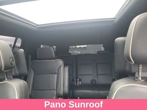 Used 2021 Chevrolet Suburban Premier w/ Premium Package AWD/4WD image 11