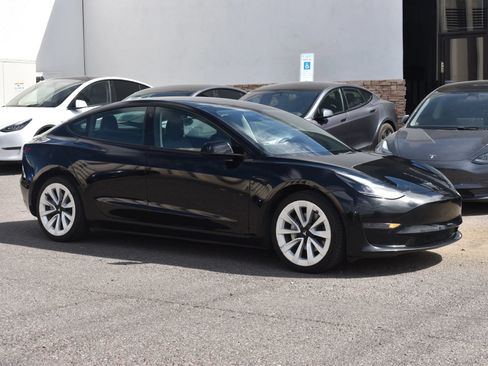 Used 2022 Tesla Model 3 RWD image 3