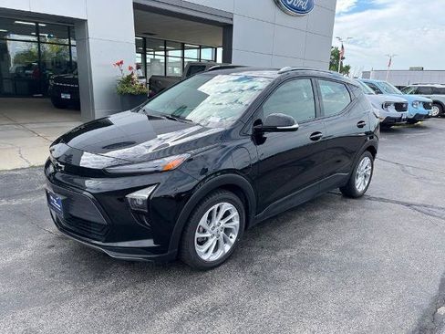 Used 2023 Chevrolet Bolt EUV LT w/ Driver Confidence Package FWD image 1