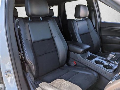 Used 2020 Jeep Grand Cherokee Laredo w/ Laredo X Package RWD image 20
