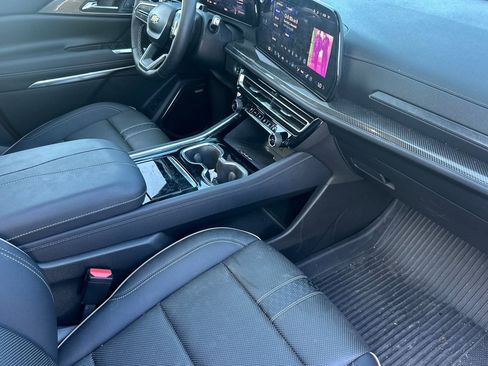 Used 2025 Chevrolet Traverse High Country w/ LPO, Floor Liner Package AWD/4WD image 19