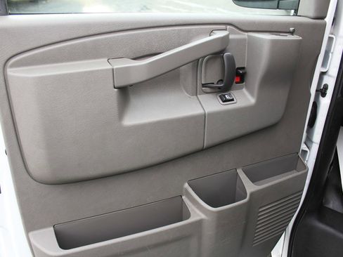 Used 2022 Chevrolet Express 2500 2500 WORK VAN w/ Driver Convenience Package image 20