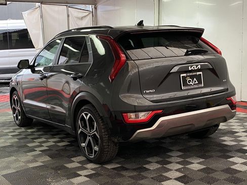 Used 2023 Kia Niro EX Touring FWD image 4