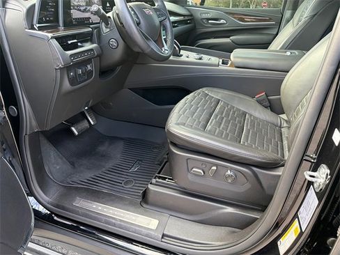 Used 2024 Cadillac Escalade Sport Platinum w/ LPO, ONYX Package image 9
