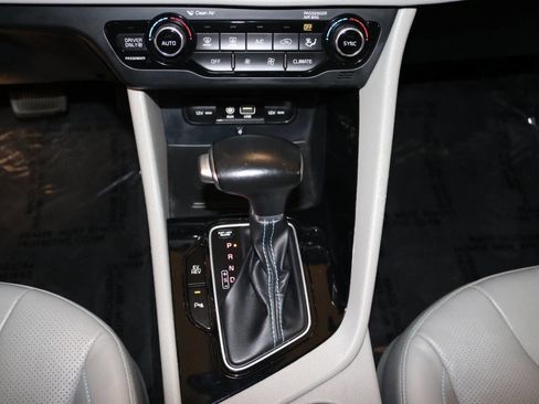 Used 2018 Kia Niro EX Premium image 52