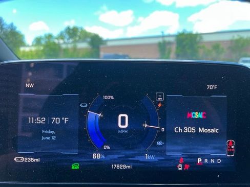Used 2025 Chevrolet Equinox EV LT FWD image 24