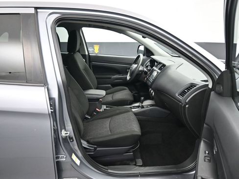 Used 2023 Mitsubishi Outlander Sport ES image 33