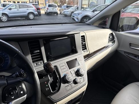 Used 2015 Toyota Sienna XLE 8 Passenger 4dr Mini Van image 80