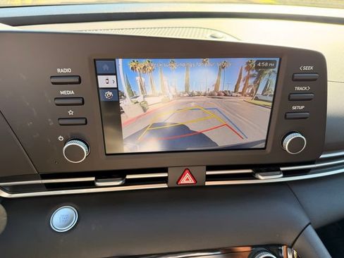 Used 2025 Hyundai Elantra Hybrid FWD image 18