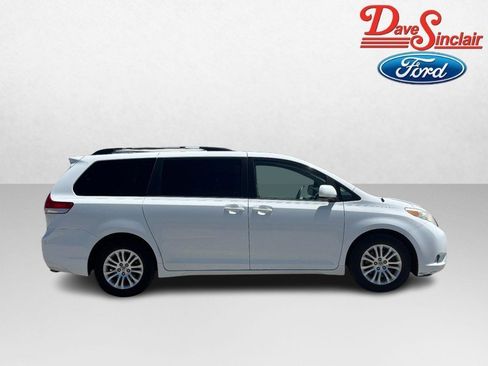 Used 2014 Toyota Sienna XLE FWD image 5