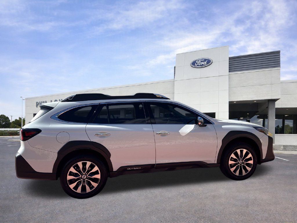 Used 2025 Subaru Outback Touring XT AWD/4WD image 9