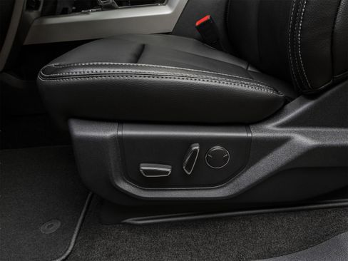 Used 2018 Ford F150 Lariat w/ Equipment Group 501A Mid AWD/4WD image 22