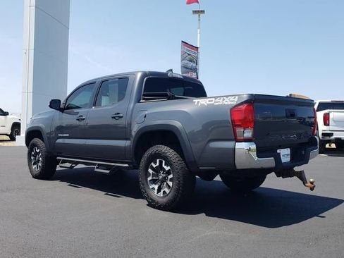 Used 2017 Toyota Tacoma TRD Off-Road w/ Tow Package (A/T) AWD/4WD image 8