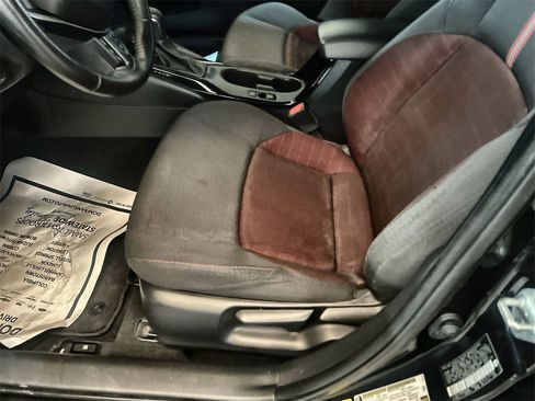 Used 2024 Toyota Corolla SE image 18