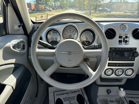 Used 2006 Chrysler PT Cruiser Base image 13