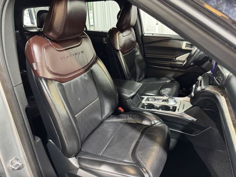 Used 2020 Ford Explorer Platinum w/ Premium Technology Package AWD/4WD image 23