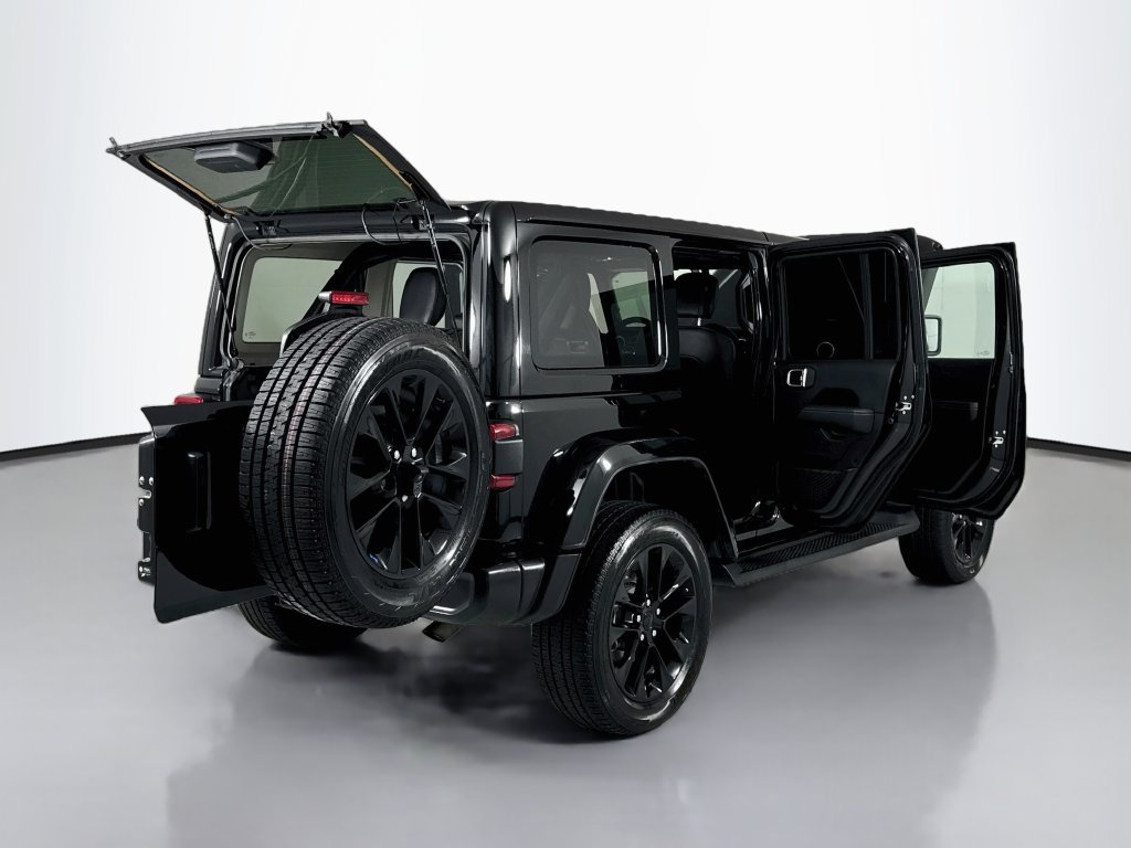 Used 2023 Jeep Wrangler Unlimited Sahara w/ Cold Weather Group AWD/4WD image 28