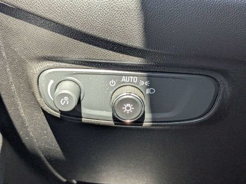 Used 2020 Chevrolet Equinox LT FWD image 26