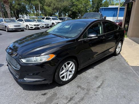 Used 2016 Ford Fusion SE FWD image 4