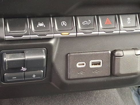 Used 2023 Chevrolet Silverado 1500 Custom image 23