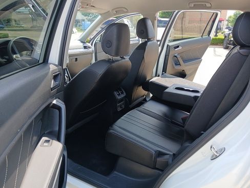 Used 2024 Volkswagen Tiguan SE FWD image 19