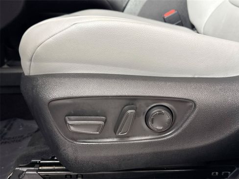 Certified 2025 Toyota Sienna XLE FWD image 30