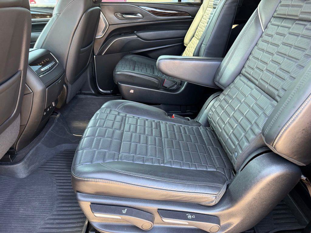 Used 2023 Cadillac Escalade ESV Premium Luxury Platinum AWD/4WD image 12