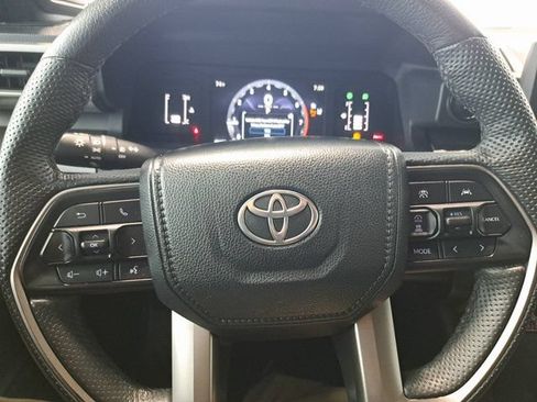 Used 2024 Toyota Tacoma SR5 AWD/4WD image 11